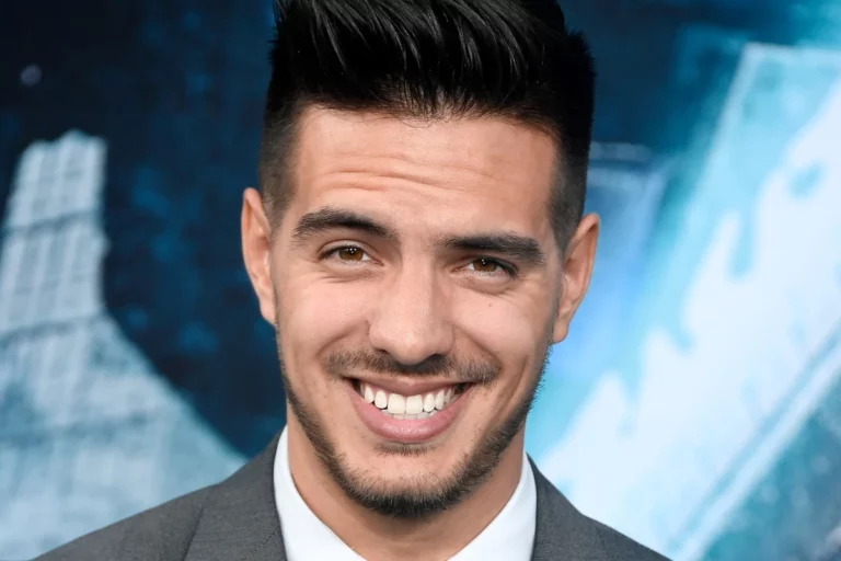 Vadhir Derbez — #98 Los hombres más guapos de México